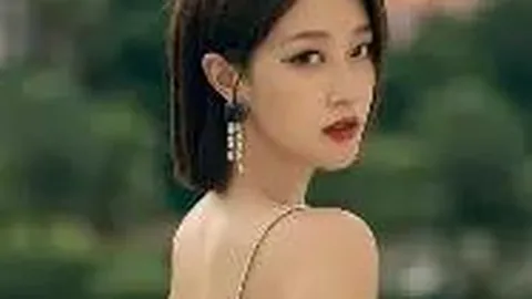 张凌赫红毯海胆头引关注：独特造型解锁顶流圈粉新路径